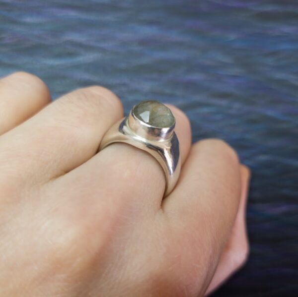 טבעת לברדוריט אפרפרה